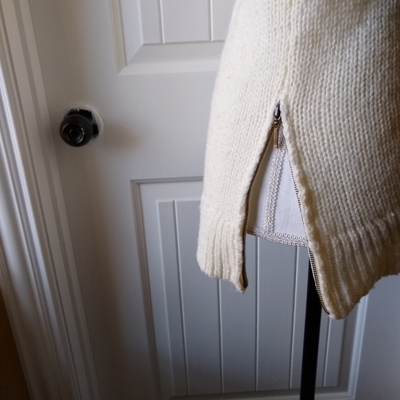 💖Donated💖 Ruby Moon White Turtle Necked Sweater - Picture 4 of 5